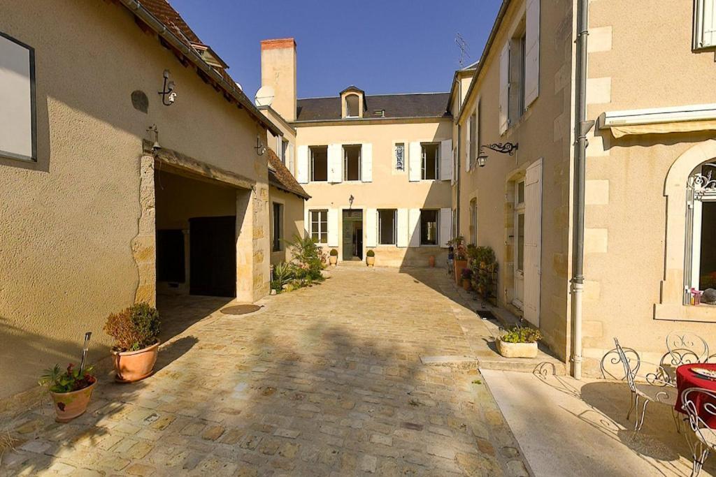 Saint-Amand-Mont-Rond Amphore Du Berry المظهر الخارجي الصورة